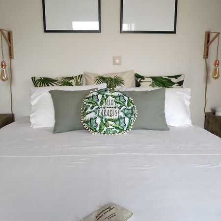 Olive Tree Cottage 2 เนอาเปรามอส ภายนอก รูปภาพ