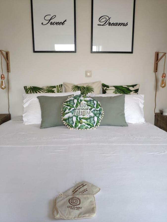 Olive Tree Cottage 2 เนอาเปรามอส ภายนอก รูปภาพ