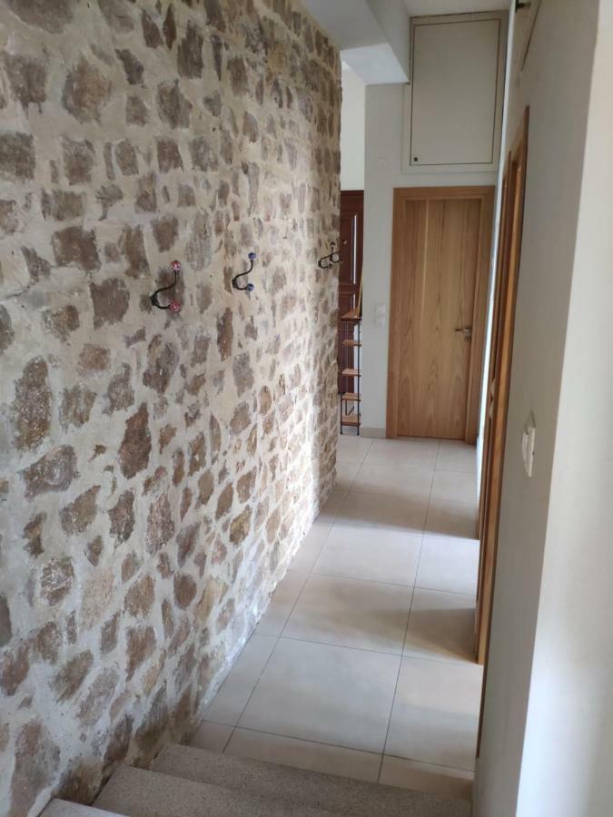 Olive Tree Cottage 2 เนอาเปรามอส ภายนอก รูปภาพ