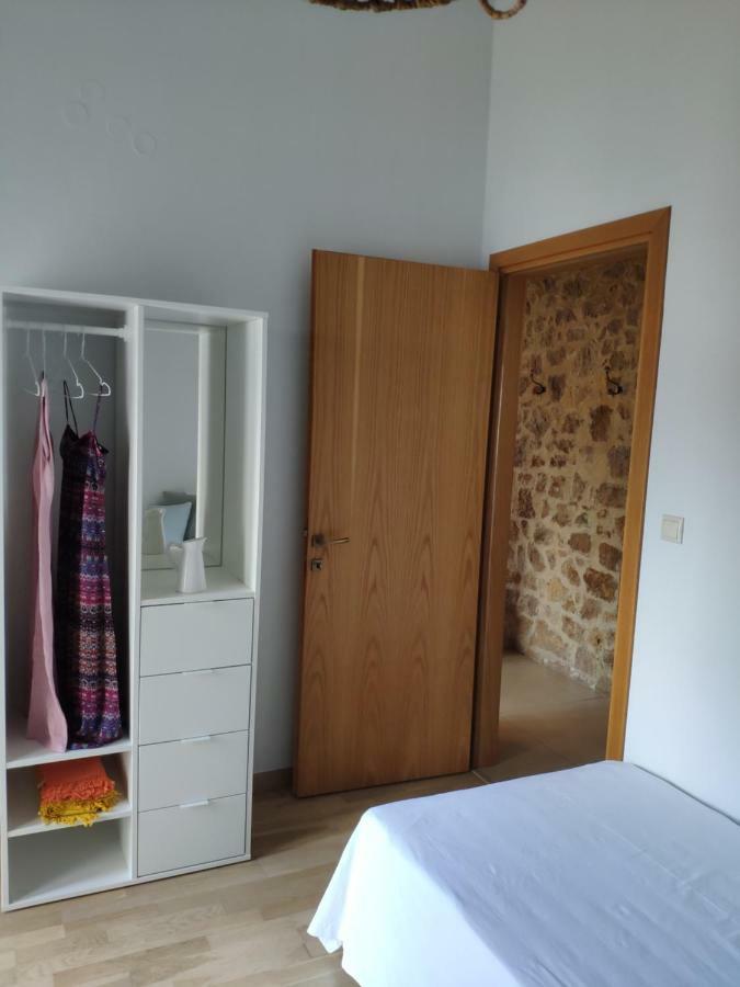 Olive Tree Cottage 2 เนอาเปรามอส ภายนอก รูปภาพ