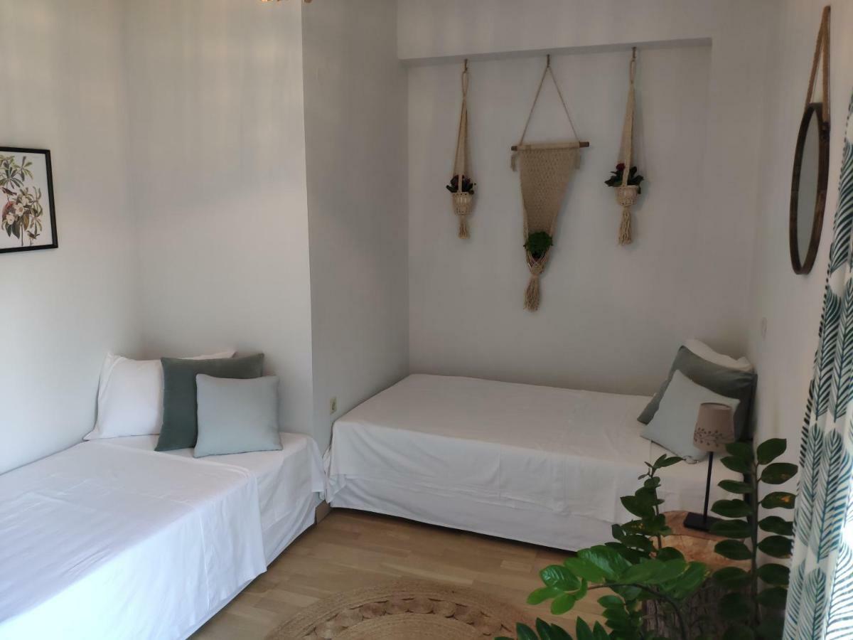 Olive Tree Cottage 2 เนอาเปรามอส ภายนอก รูปภาพ
