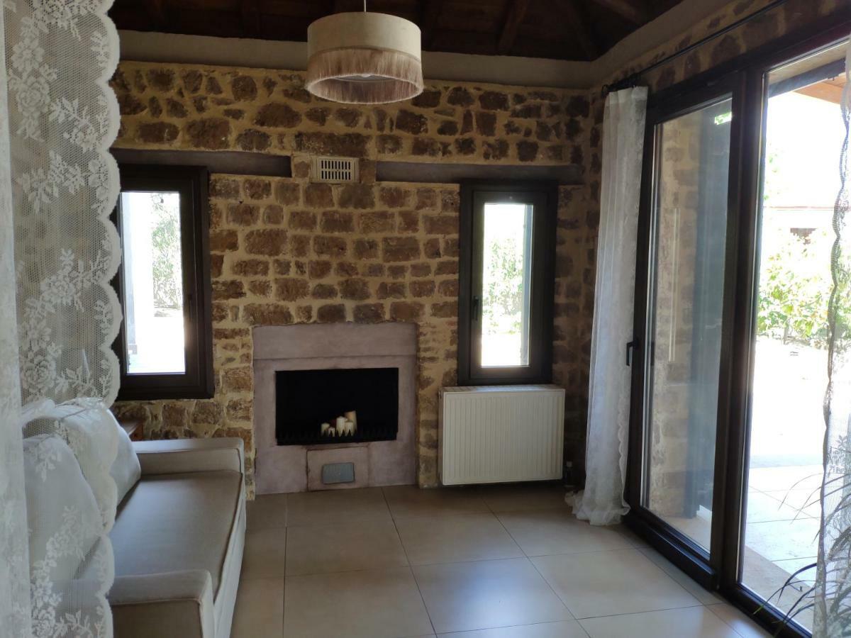 Olive Tree Cottage 2 เนอาเปรามอส ภายนอก รูปภาพ