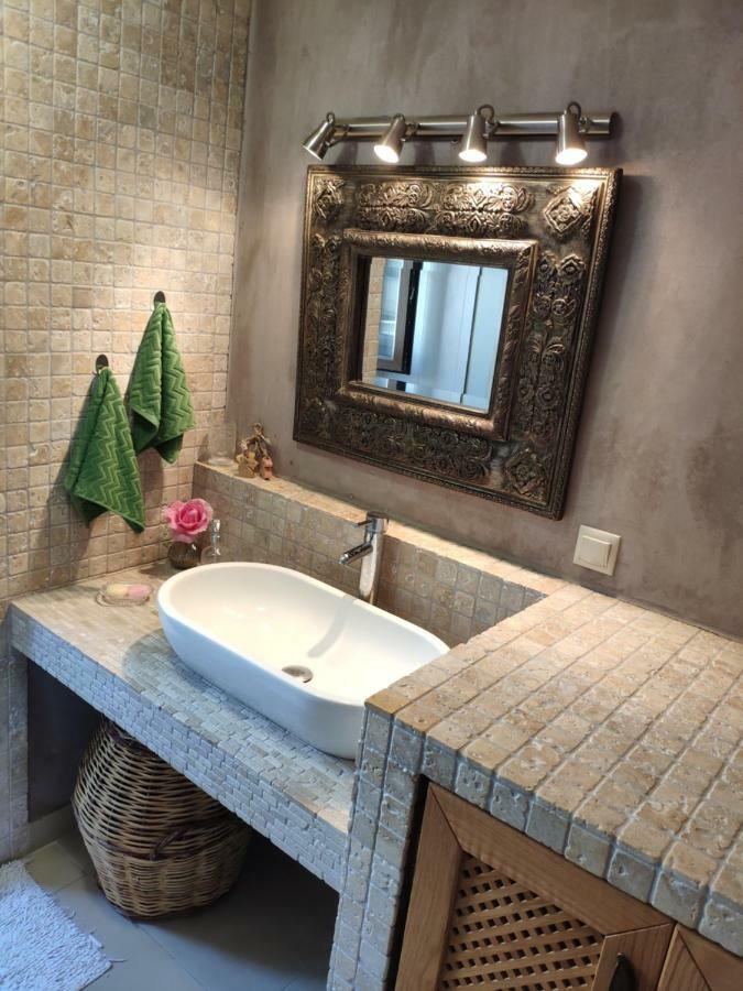 Olive Tree Cottage 2 เนอาเปรามอส ภายนอก รูปภาพ