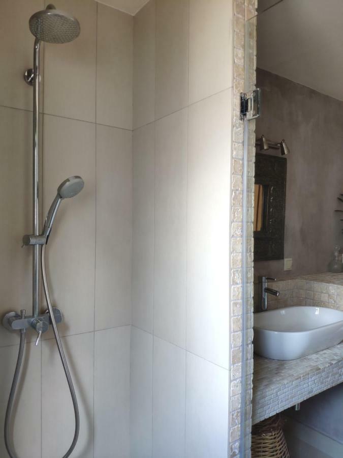 Olive Tree Cottage 2 เนอาเปรามอส ภายนอก รูปภาพ
