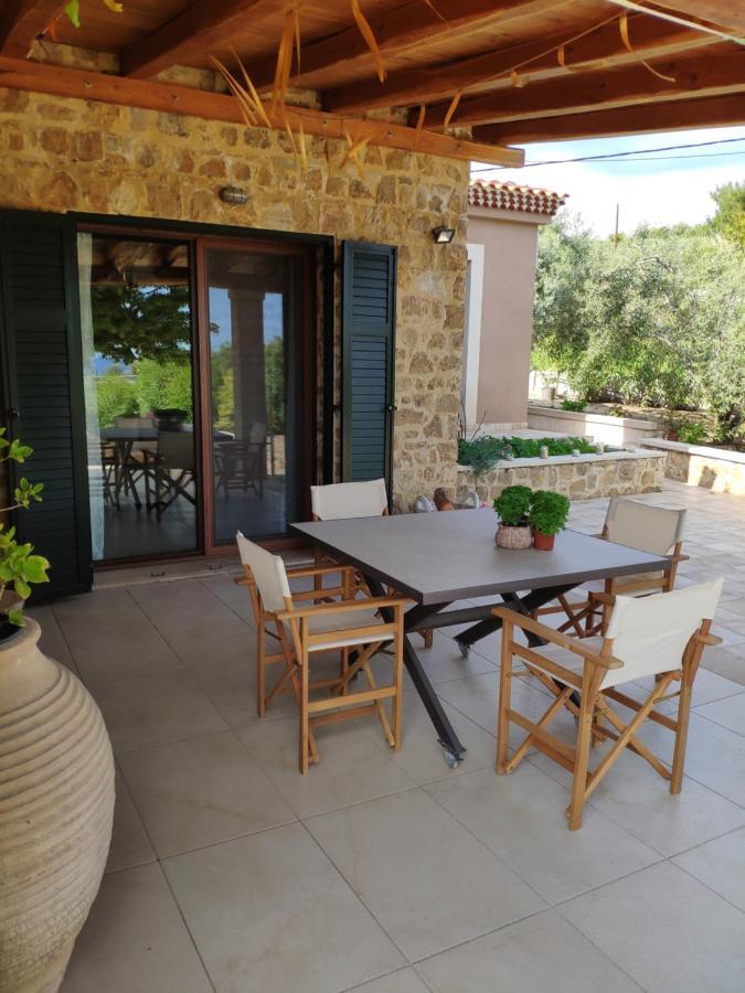 Olive Tree Cottage 2 เนอาเปรามอส ภายนอก รูปภาพ