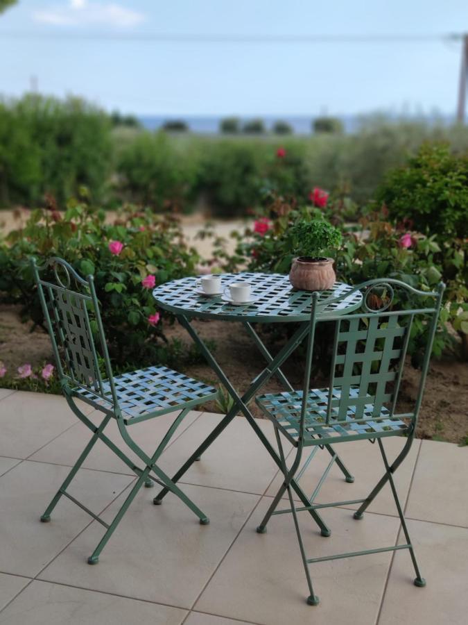 Olive Tree Cottage 2 เนอาเปรามอส ภายนอก รูปภาพ