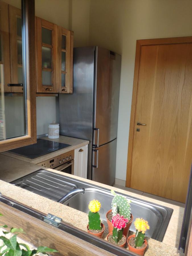 Olive Tree Cottage 2 เนอาเปรามอส ภายนอก รูปภาพ