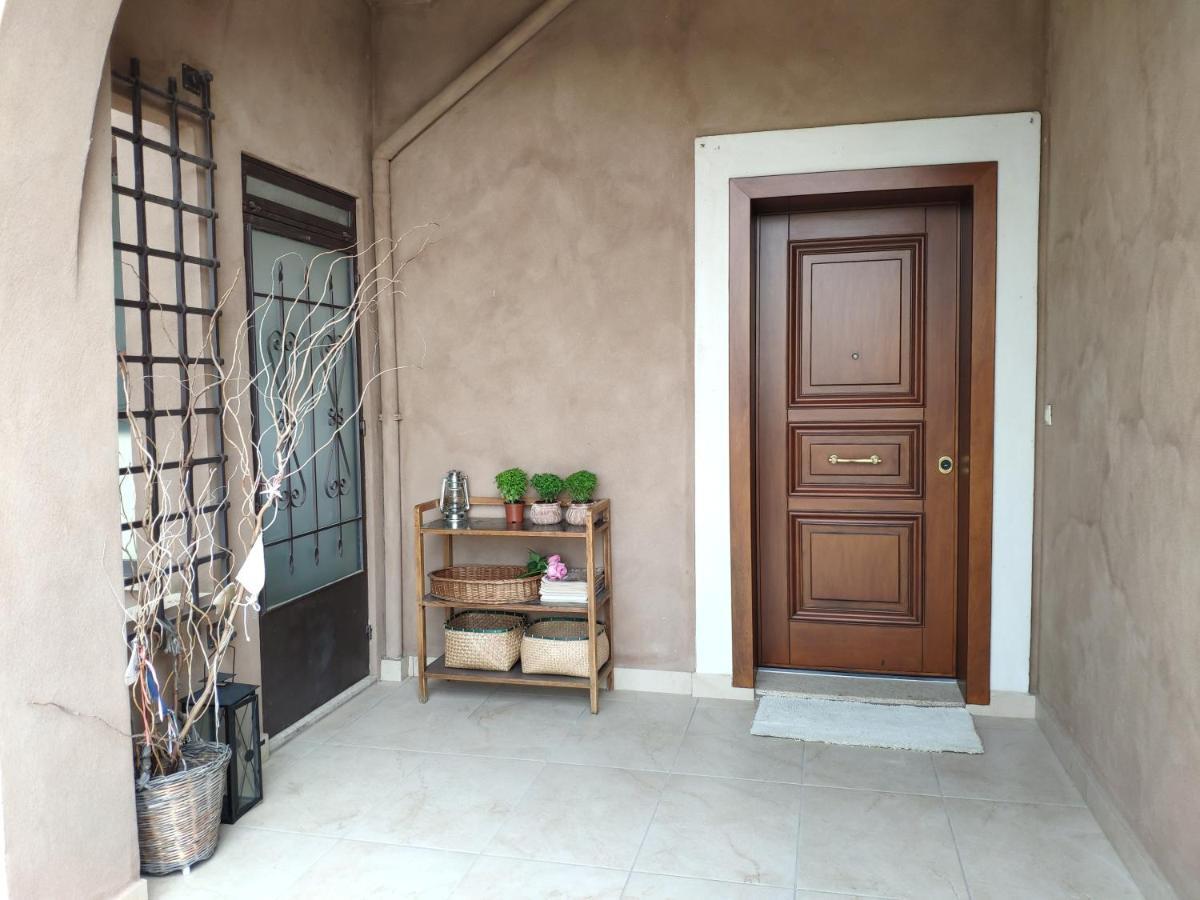 Olive Tree Cottage 2 เนอาเปรามอส ภายนอก รูปภาพ